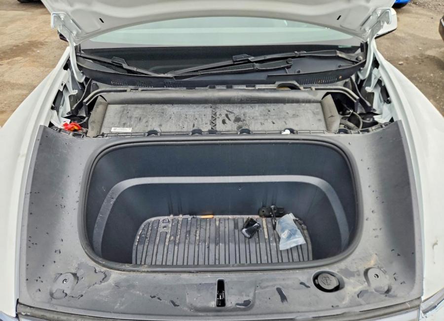 Salvage 2026 Tesla Model Y  in White