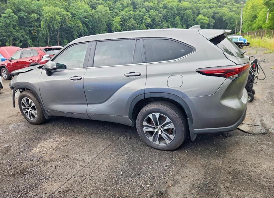 Salvage 2026 Toyota Highlander Xle in Gray