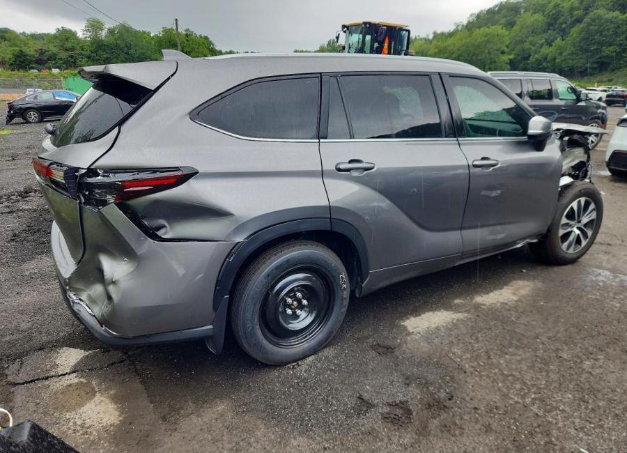 Salvage 2026 Toyota Highlander Xle in Gray