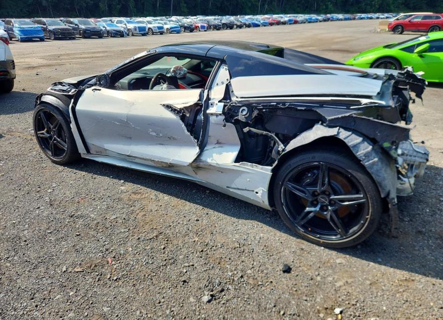 Salvage 2021 Chevrolet Corvette Stingray 3lt in Silver