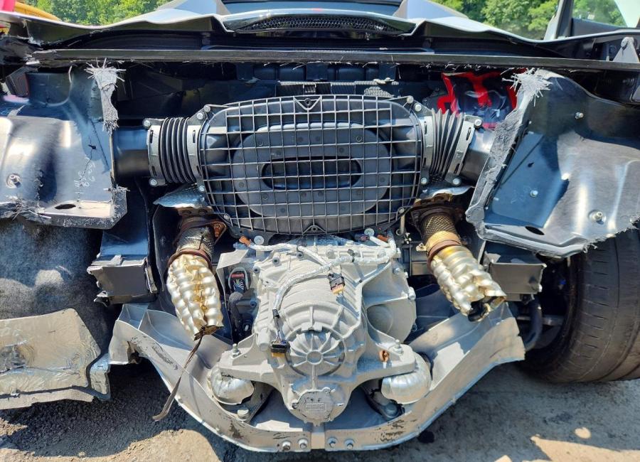 Salvage 2021 Chevrolet Corvette Stingray 3lt in Silver