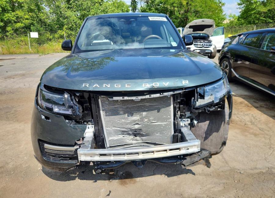 Salvage 2025 Land Rover Rover Range Se in Green