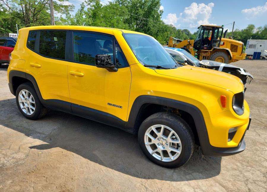 Salvage 2023 Jeep Renegade  in Yellow