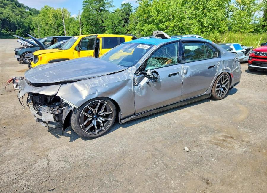 Salvage 2026 Bmw I7 Xdrive60 in Gray