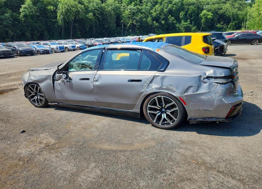 Salvage 2026 Bmw I7 Xdrive60 in Gray