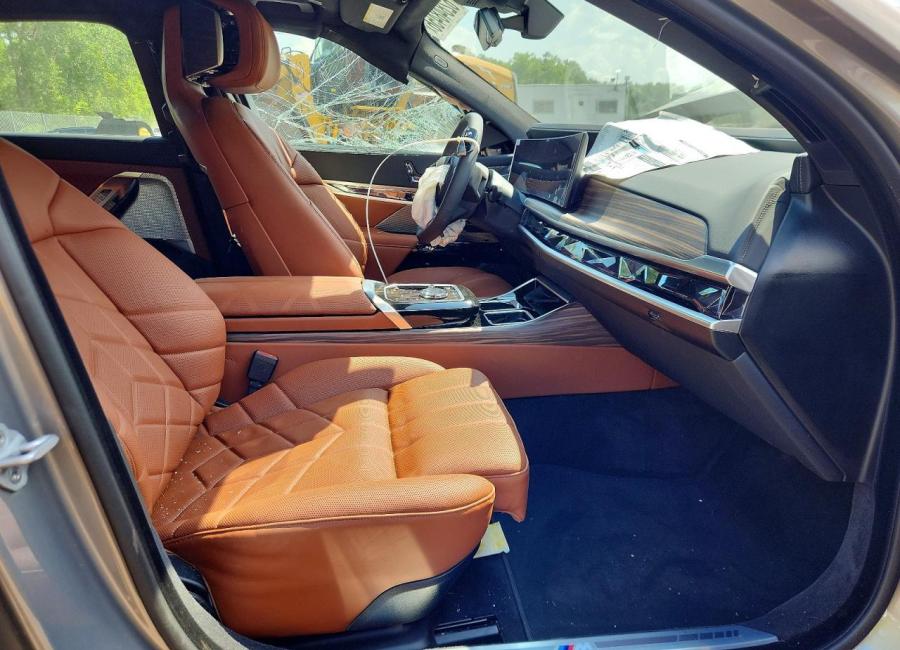 Salvage 2026 Bmw I7 Xdrive60 in Gray