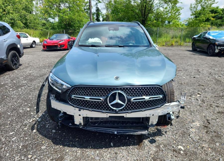 Salvage 2025 Mercedes Benz Glc 300 4matic in Blue