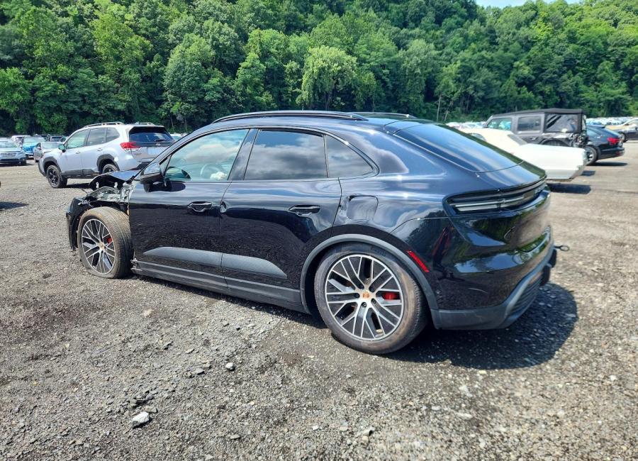Salvage 2025 Porsche Macan 4s in Black