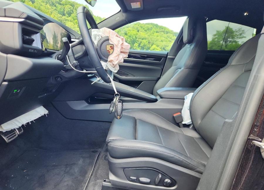 Salvage 2025 Porsche Macan 4s in Black