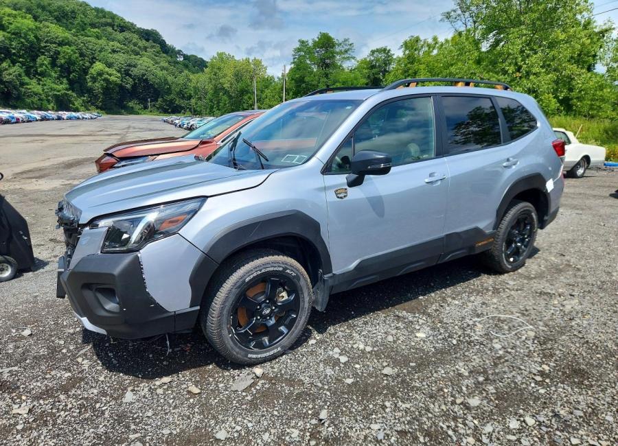 Salvage 2025 Subaru Forester Wilderness in Silver