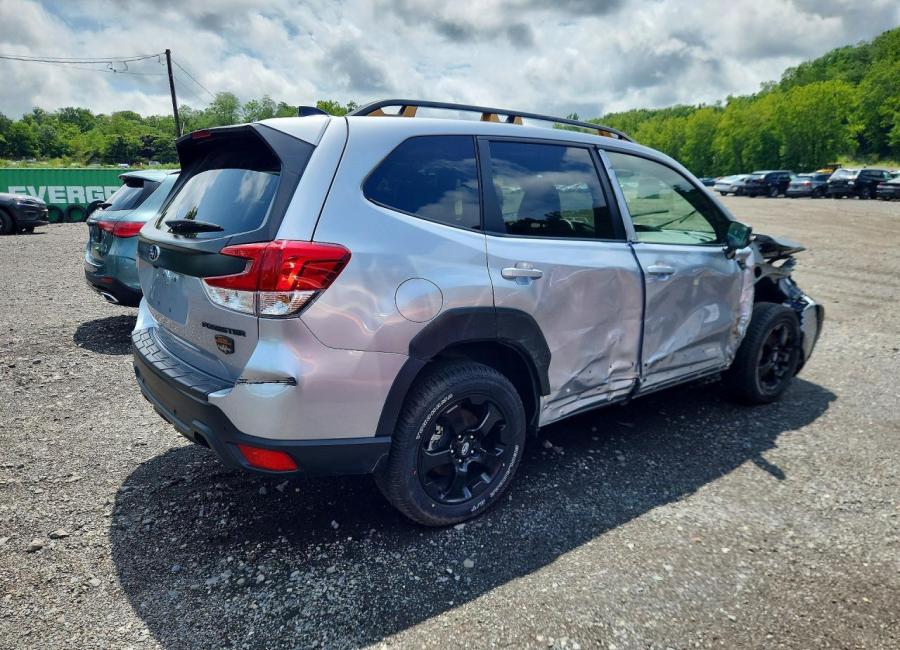 Salvage 2025 Subaru Forester Wilderness in Silver