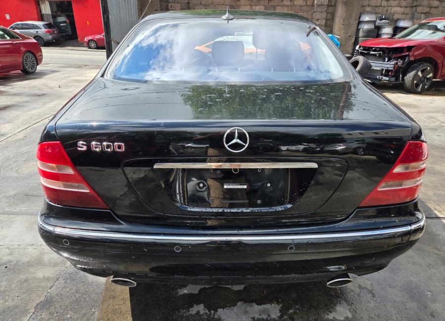 Salvage 2002 Mercedes-benz S600  in Black