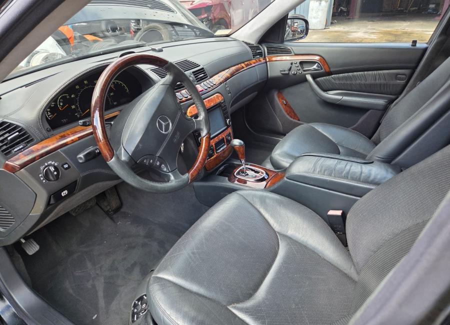 Salvage 2002 Mercedes-benz S600  in Black