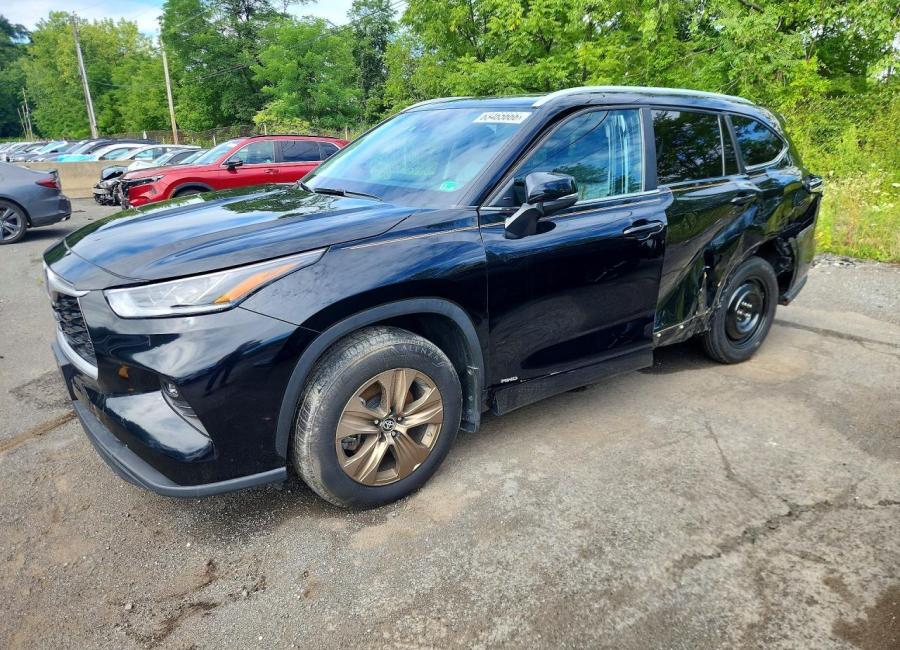 Salvage 2023 Toyota Highlander Hybrid Bronze Edition in Black
