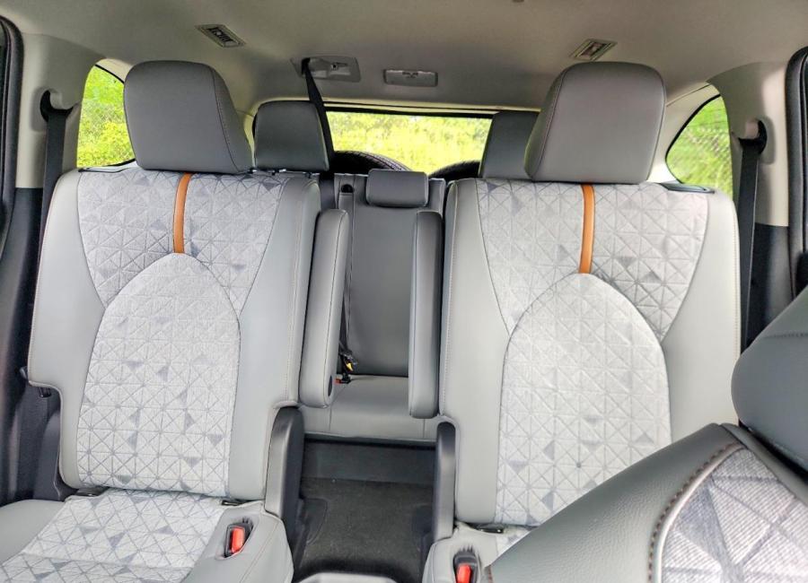 Salvage 2023 Toyota Highlander Hybrid Bronze Edition in Black