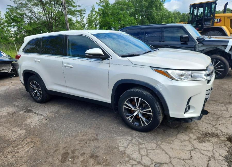 Salvage 2019 Toyota Highlander Le Plus in White
