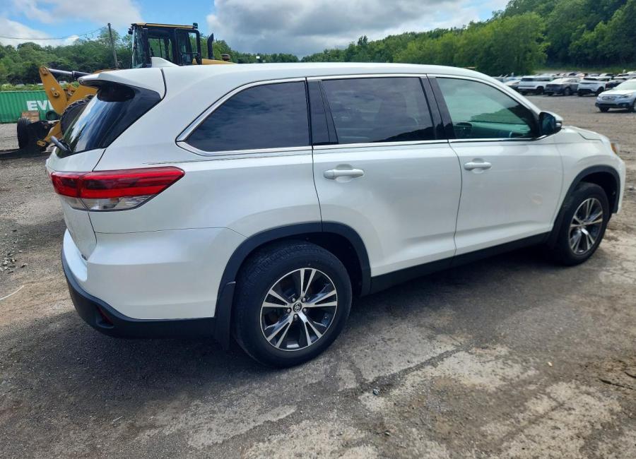 Salvage 2019 Toyota Highlander Le Plus in White