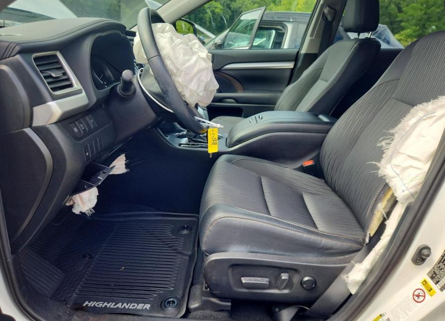 Salvage 2019 Toyota Highlander Le Plus in White