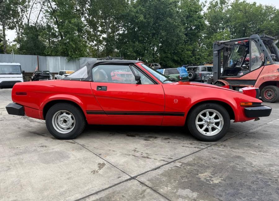 Salvage 1980 Triumph Tr7 Roadster in Red