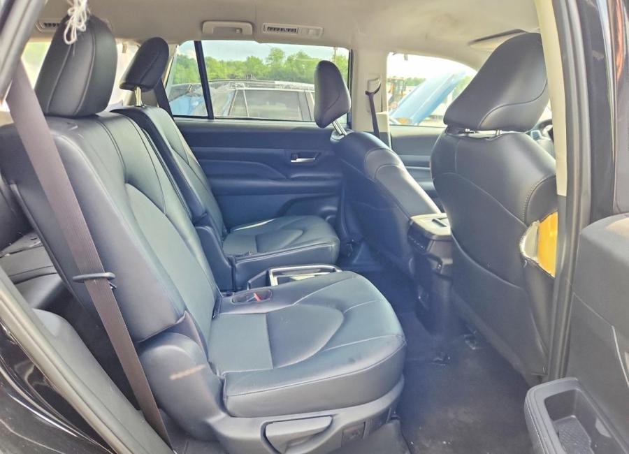 Salvage 2025 Toyota Grand Highlander Xle in Black