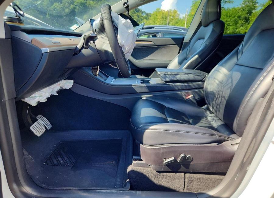 Salvage 2022 Tesla Model Y  in White