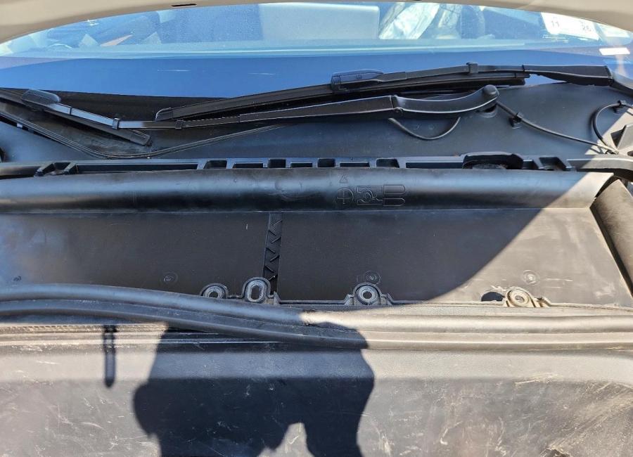 Salvage 2022 Tesla Model Y  in White