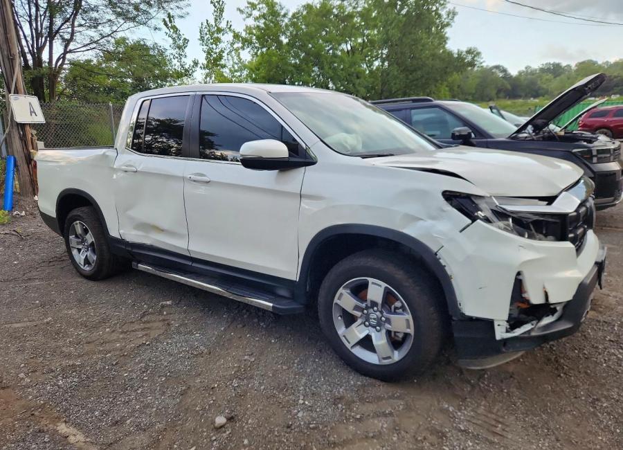 Salvage 2025 Honda Ridgeline  in White