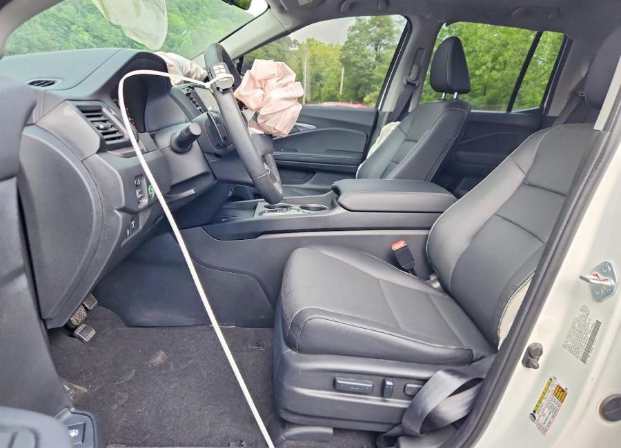 Salvage 2025 Honda Ridgeline  in White