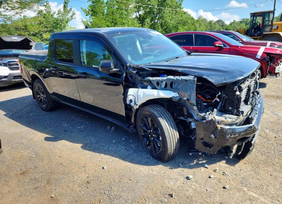 Salvage 2024 Ford Maverick Lariat in Black
