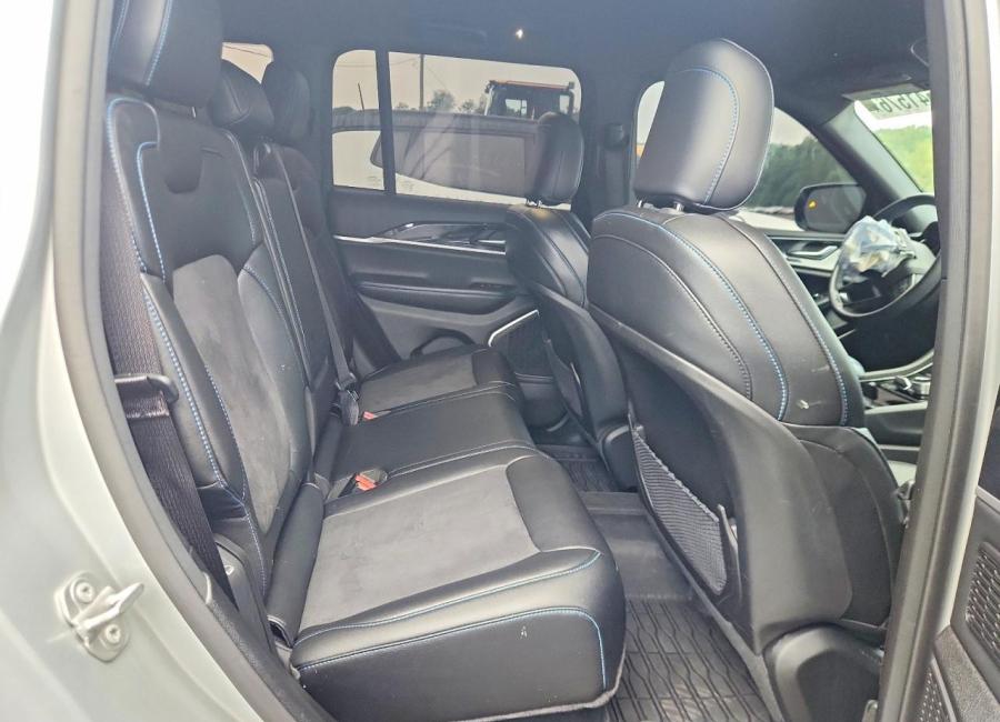 Salvage 2022 Jeep Grand Cherokee Trailhawk 4xe in Silver