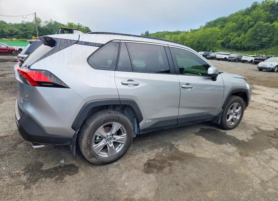 Salvage 2025 Toyota Rav4 Hybrid Xle in Silver