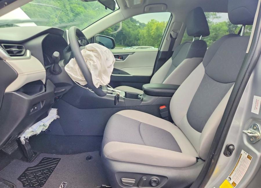 Salvage 2025 Toyota Rav4 Hybrid Xle in Silver