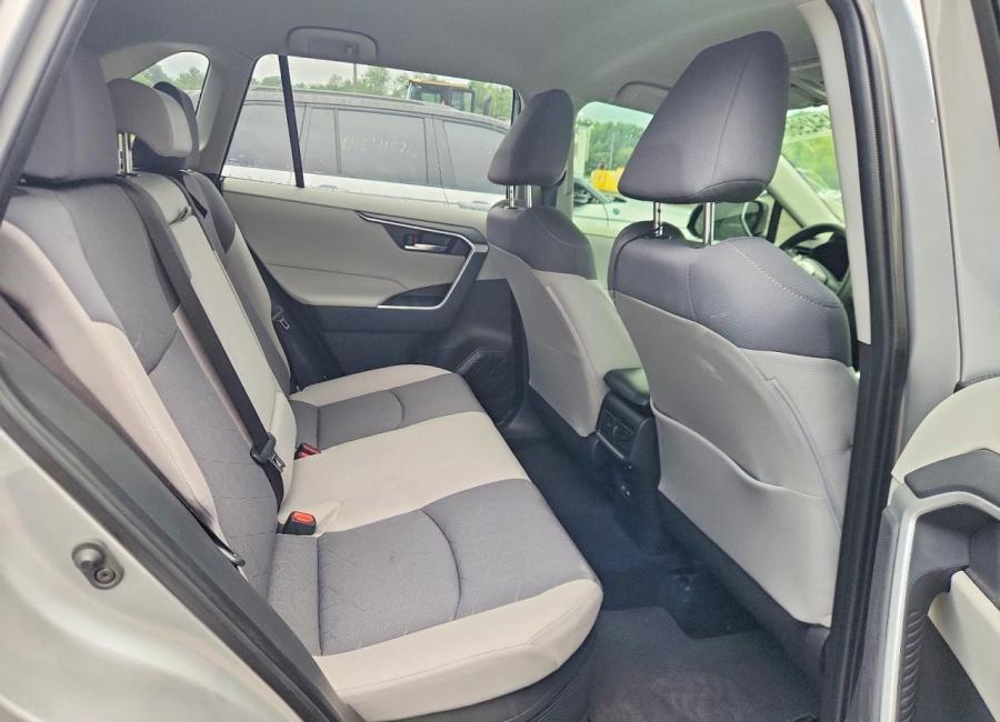 Salvage 2025 Toyota Rav4 Hybrid Xle in Silver