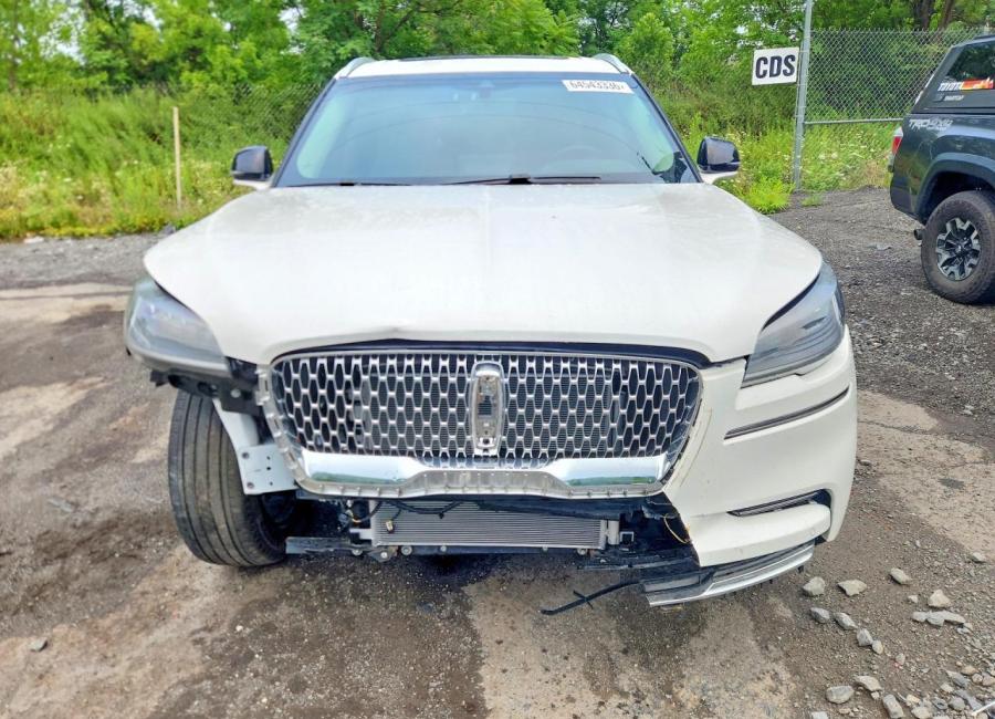 Salvage 2023 Lincoln Aviator  in White