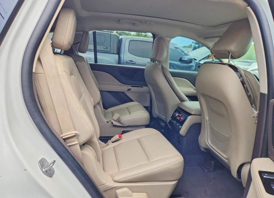 Salvage 2023 Lincoln Aviator  in White