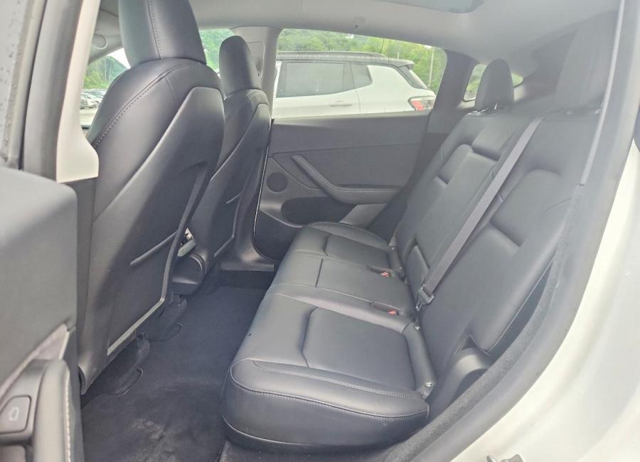 Salvage 2023 Tesla Model Y  in White