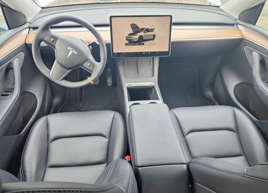 Salvage 2023 Tesla Model Y  in White