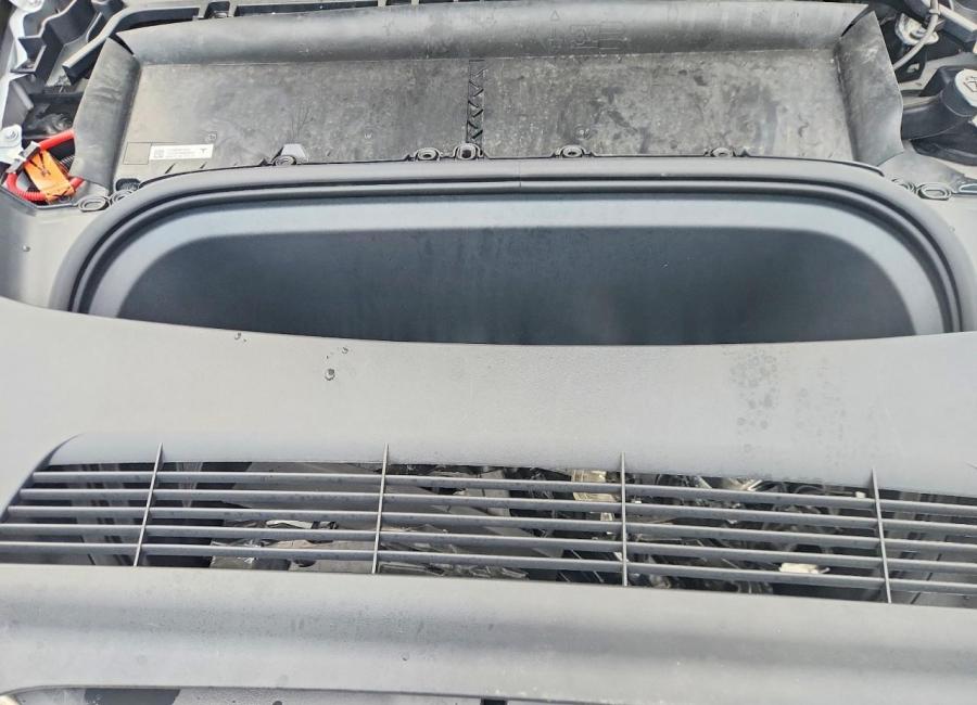 Salvage 2023 Tesla Model Y  in White