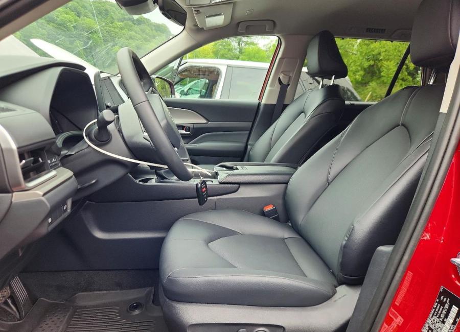 Salvage 2026 Toyota Grand Highlander Xle in Burgundy