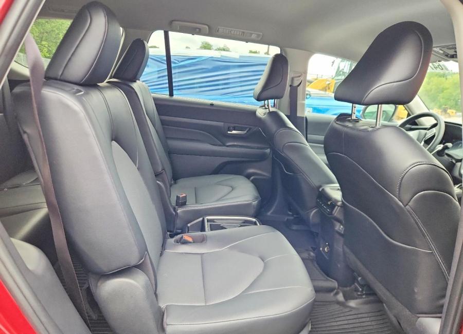Salvage 2026 Toyota Grand Highlander Xle in Burgundy