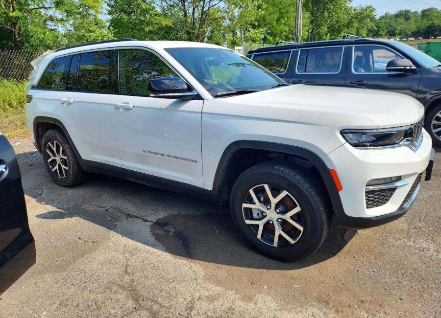 Salvage 2025 Jeep Grand Cherokee Limited in White