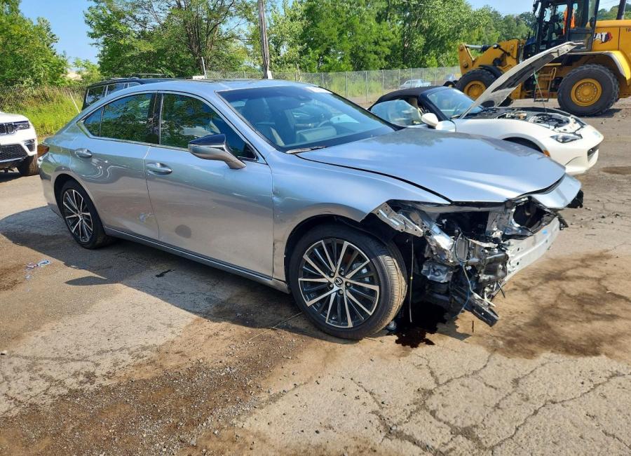 Salvage 2025 Lexus Es 350  in Silver