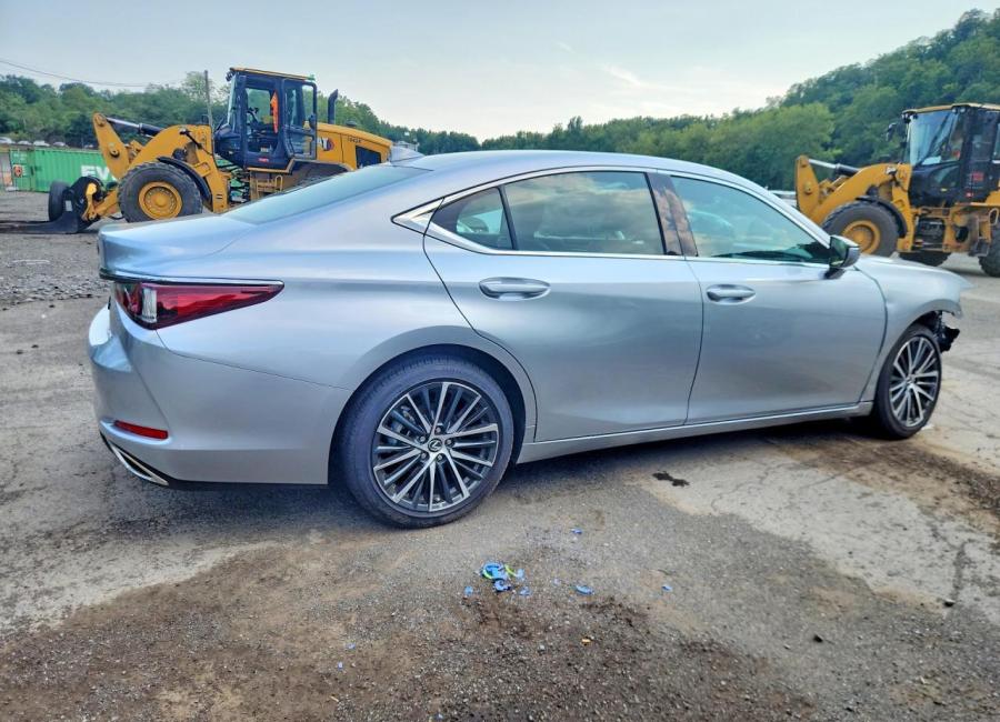 Salvage 2025 Lexus Es 350  in Silver