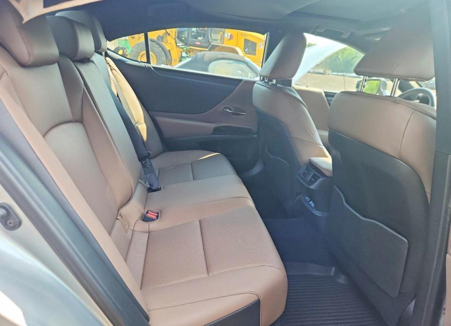 Salvage 2025 Lexus Es 350  in Silver
