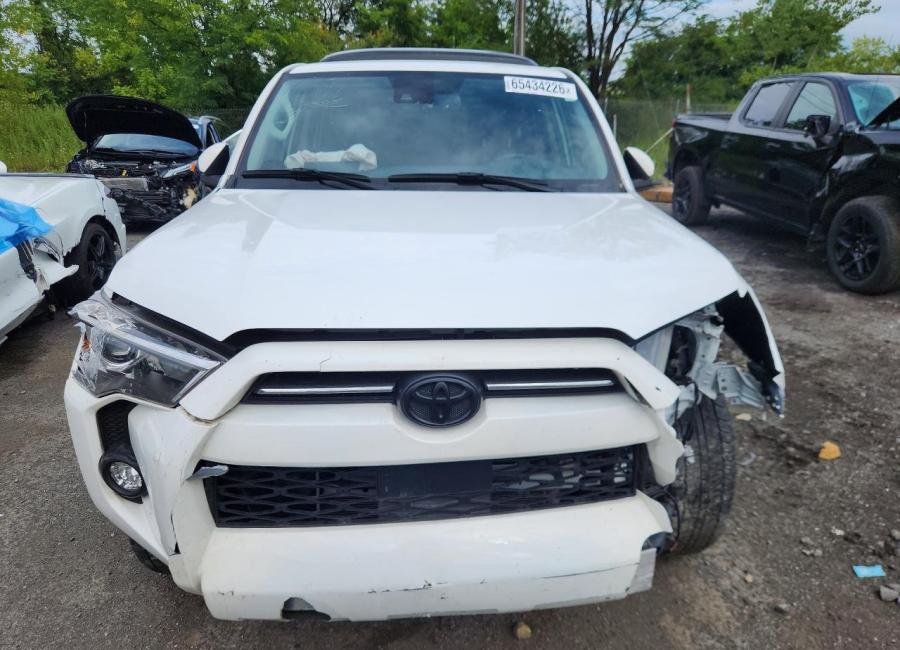 Salvage 2024 Toyota 4runner  in White