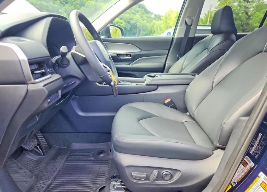 Salvage 2026 Toyota Grand Highlander Xle in Blue