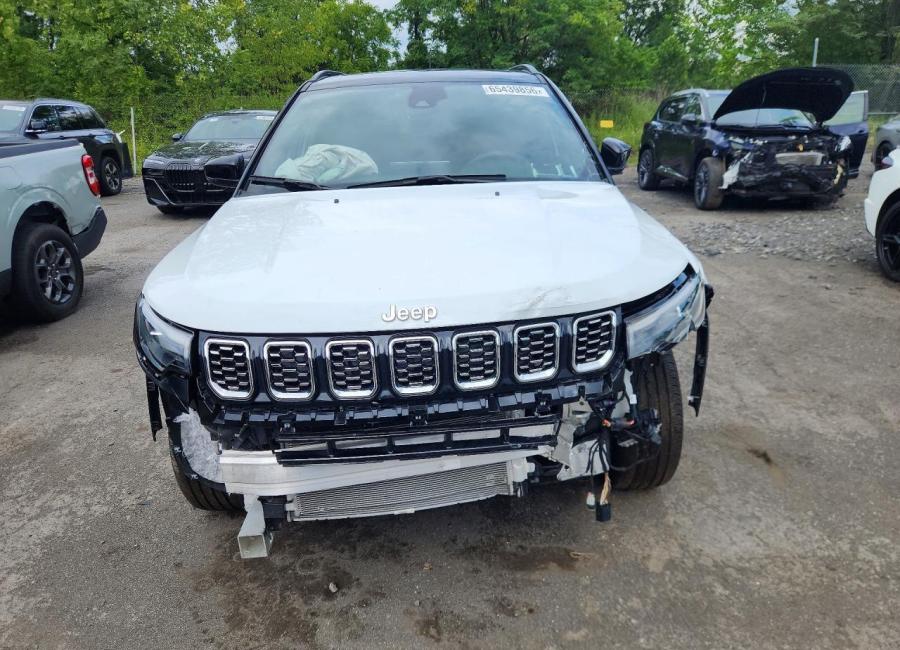Salvage 2024 Jeep Compass Limited in White
