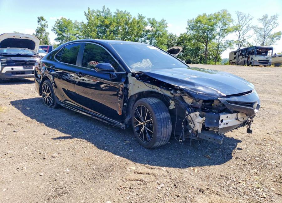 Salvage 2023 Toyota Camry Se in Black