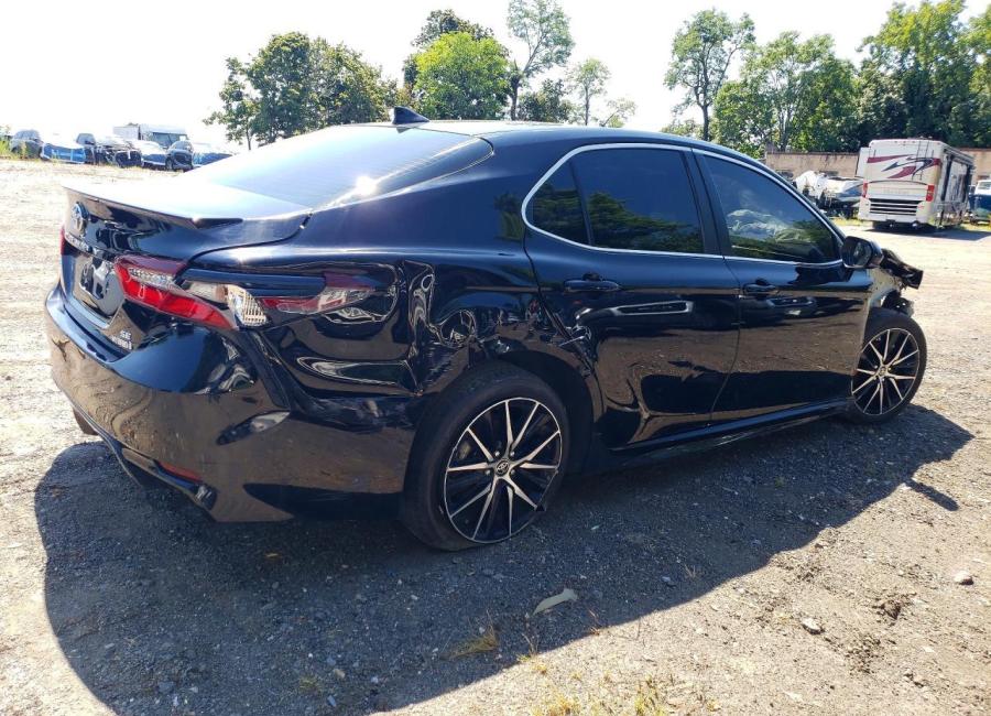Salvage 2023 Toyota Camry Se in Black