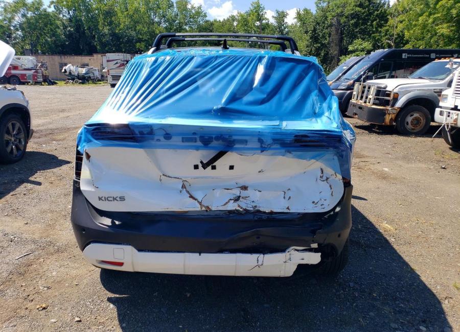 Salvage 2026 Nissan Kicks Sv in White